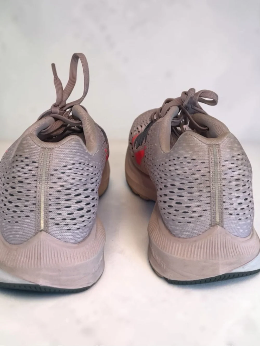 Nike Air Zoom Winflo 5 Particle Rose Running Shoes - Women's Size 9
